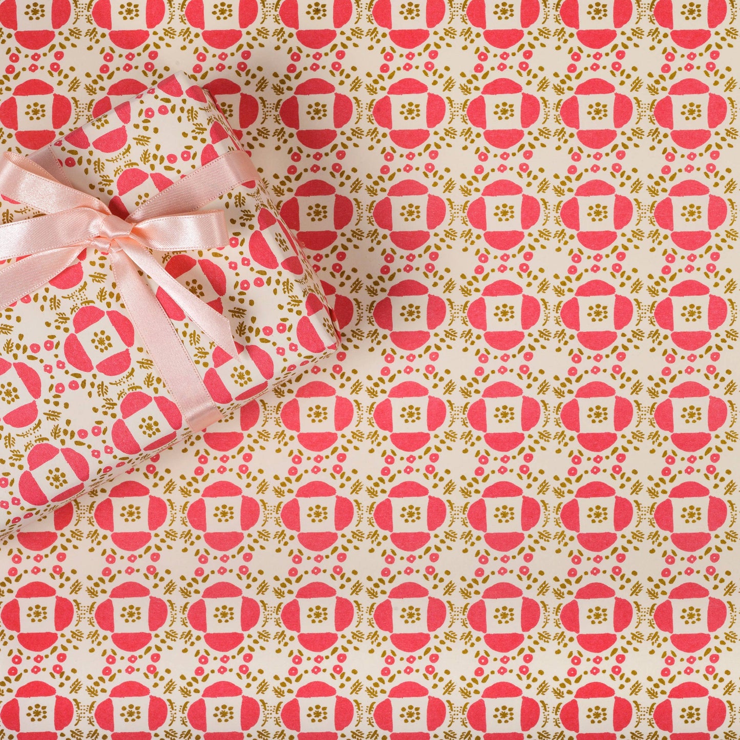 Regaro Papiro • Red Flower Tile Wrapping Paper