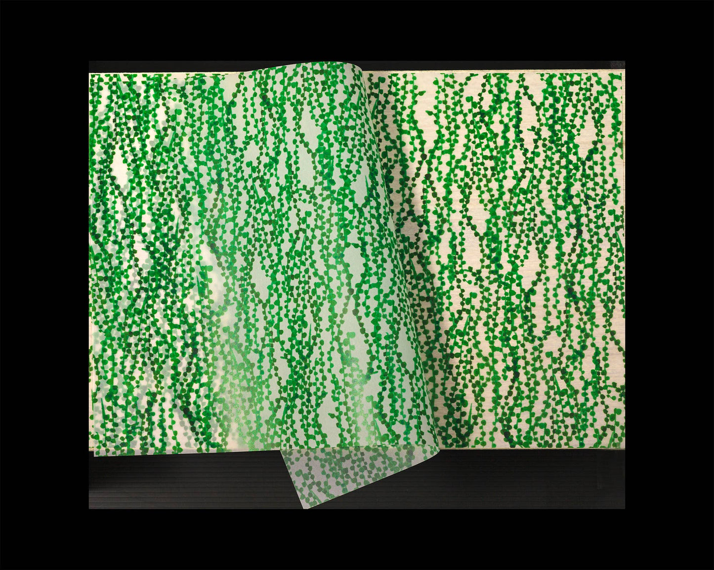 Regaro Papiro • Green Necklace Tracing Wrap Paper
