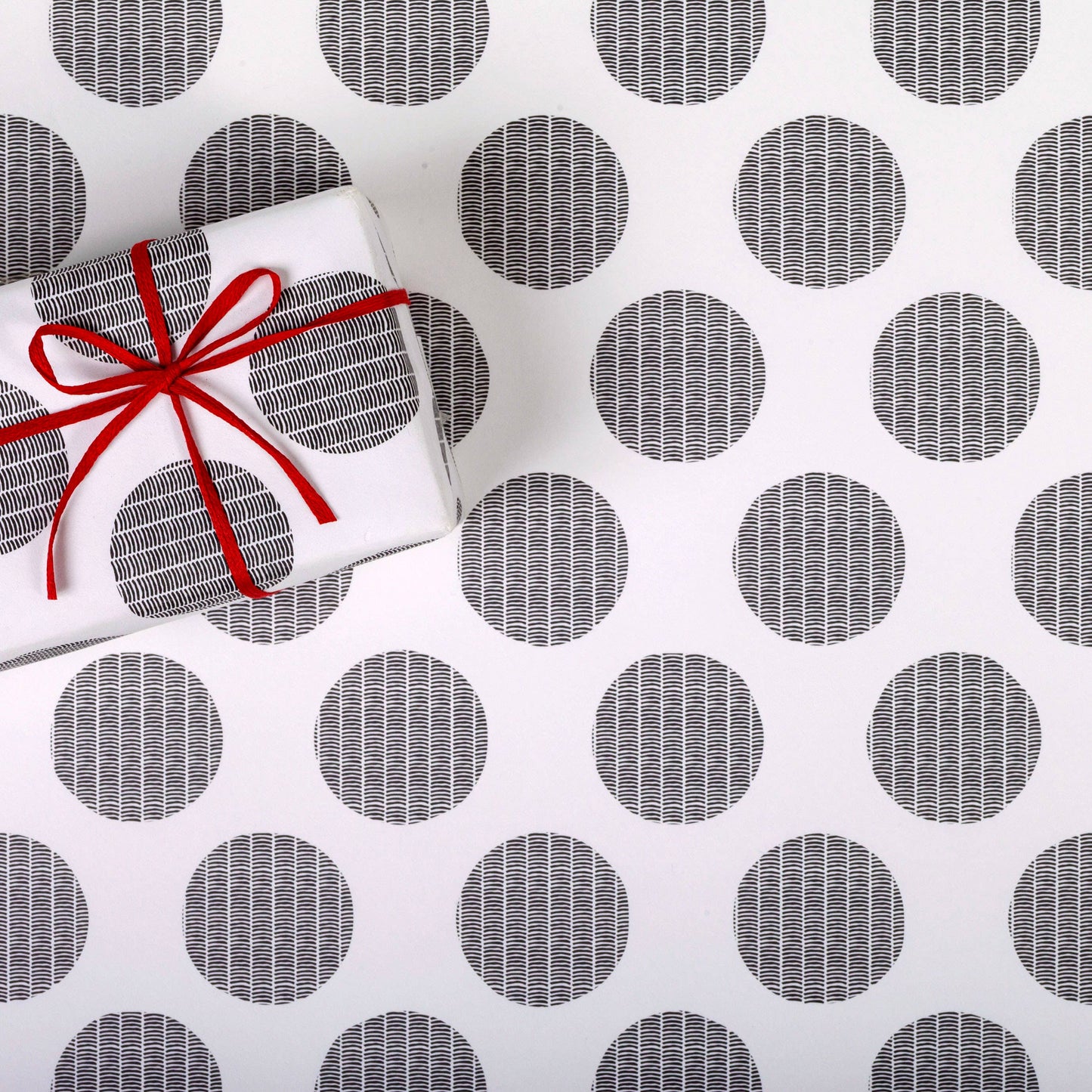 Regaro Papiro • Japanese Dots Wrapping Paper
