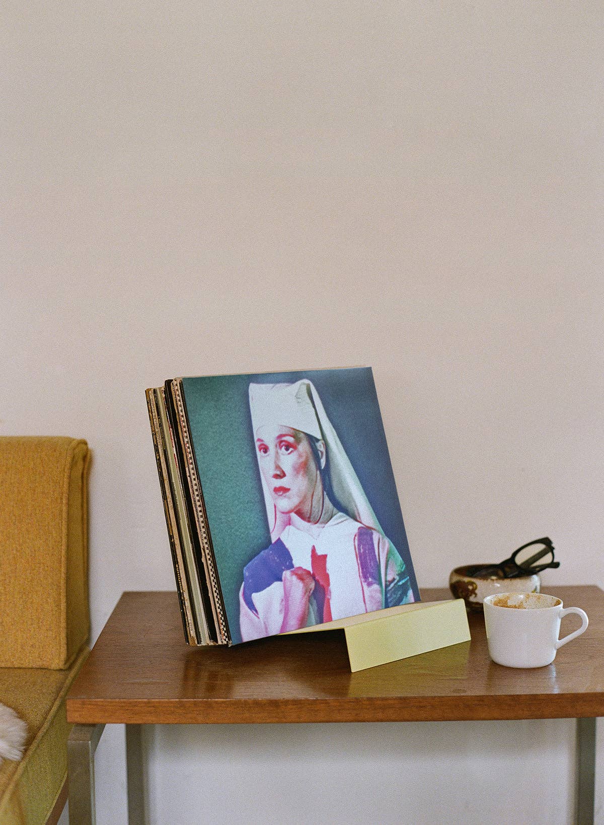 Upton • LP Stand - Pale Yellow