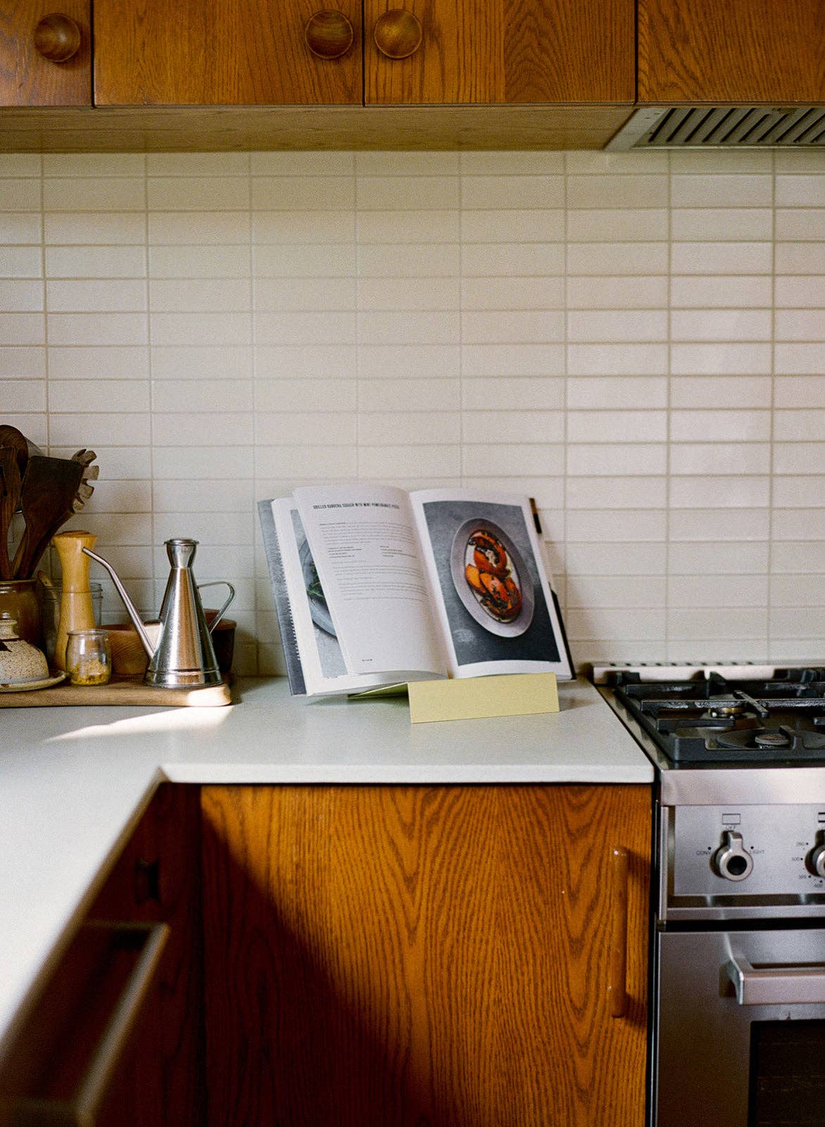 Upton • LP Stand - Pale Yellow